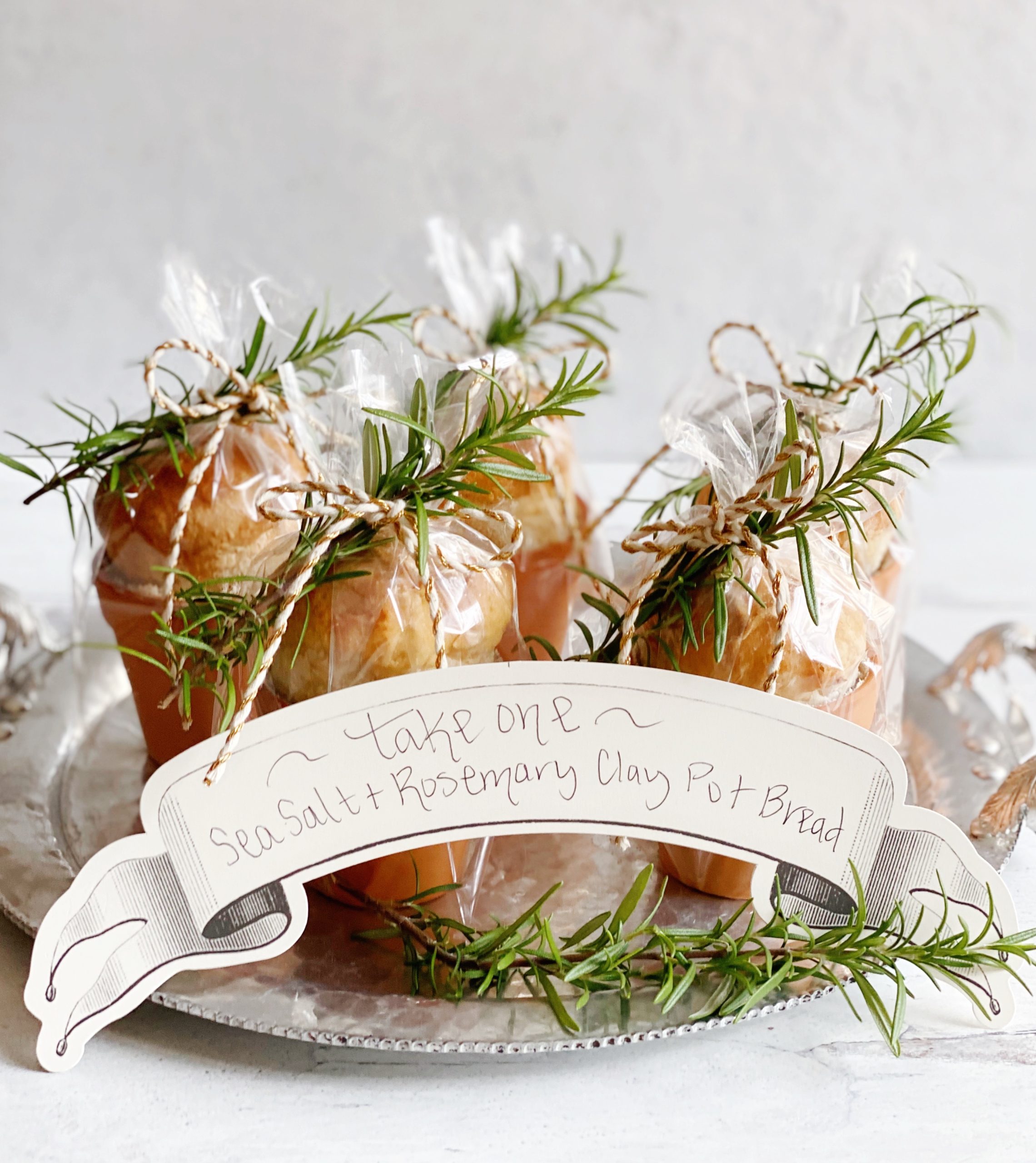 Cute Party DIY: Rosemary Parmesan Flower Pot Bread Take-Away Gifts