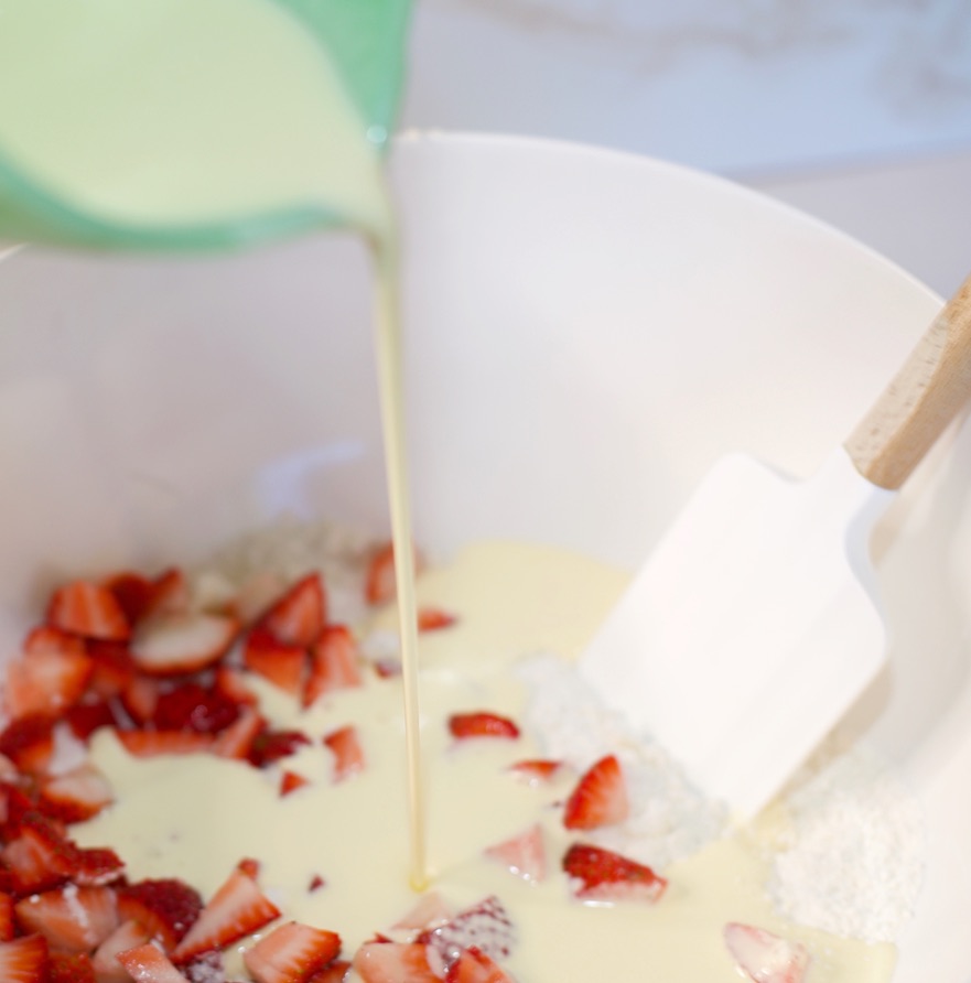 Adding Cream to Scones! Strawberry! 