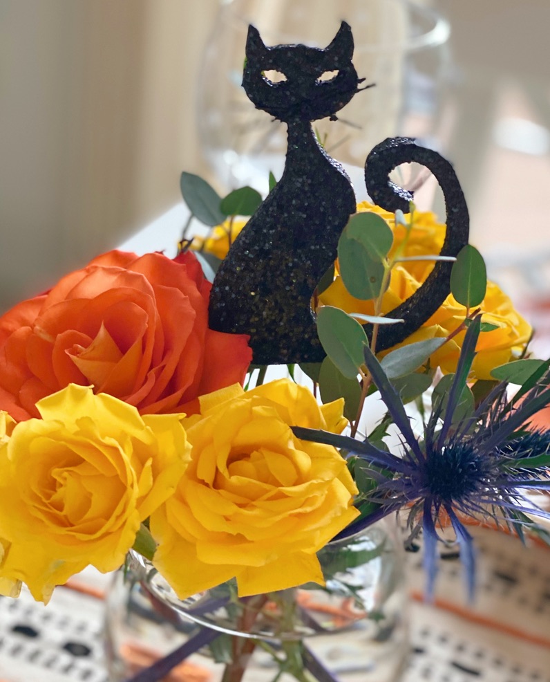 A Simple and Quick Black Cat Bouquet (Video) with Tablescape Links